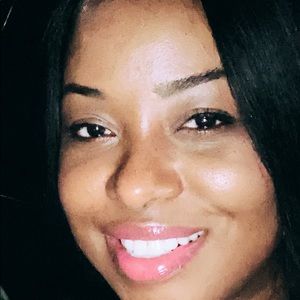 Meet your Posher, Dee